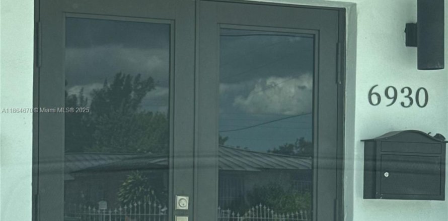 Villa ou maison à Miami, Floride 2 chambres, 92.9 m2 № 1892704