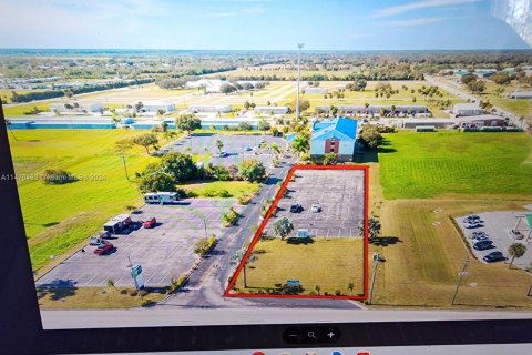 Commercial property in Okeechobee, Florida № 1701642 - photo 11