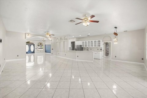 House in Clermont, Florida 4 bedrooms, 280.19 sq.m. № 1802862 - photo 9