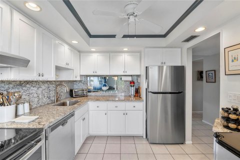 Copropriété à vendre à Hollywood, Floride: 2 chambres, 92.16 m2 № 1864889 - photo 1