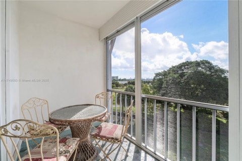 Copropriété à vendre à Hollywood, Floride: 2 chambres, 92.16 m2 № 1864889 - photo 24