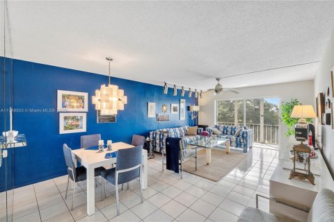 Copropriété à vendre à Hollywood, Floride: 2 chambres, 92.16 m2 № 1864889 - photo 12