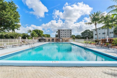 Copropriété à vendre à Hollywood, Floride: 2 chambres, 92.16 m2 № 1864889 - photo 28