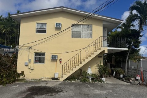 Купить коммерческую недвижимость в Холливуд, Флорида 466.09м2, № 1982591 - фото 3
