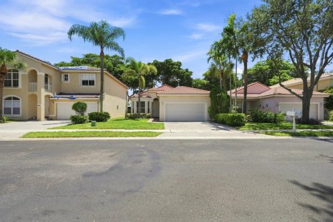 House in Pembroke Pines, Florida 3 bedrooms, 161.74 sq.m. № 2294216