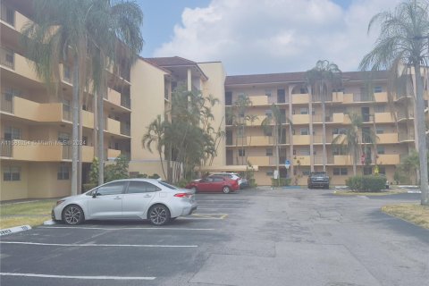 Condo in Sunrise, Florida, 2 bedrooms  № 1812318 - photo 1