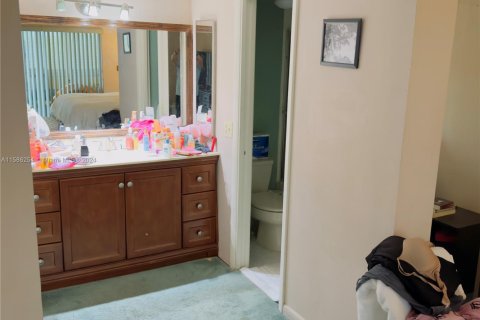 Condo in Sunrise, Florida, 2 bedrooms  № 1812318 - photo 9