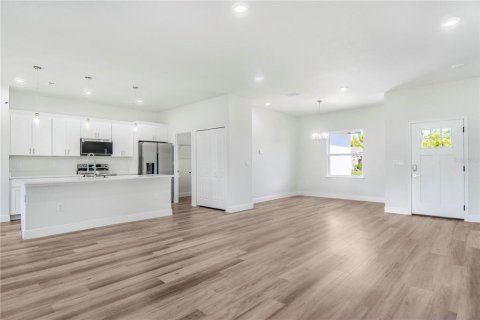 House in Ocala, Florida 4 bedrooms, 181.35 sq.m. № 2211168 - photo 8