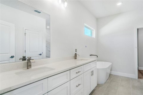 House in Ocala, Florida 4 bedrooms, 181.35 sq.m. № 2211168 - photo 24