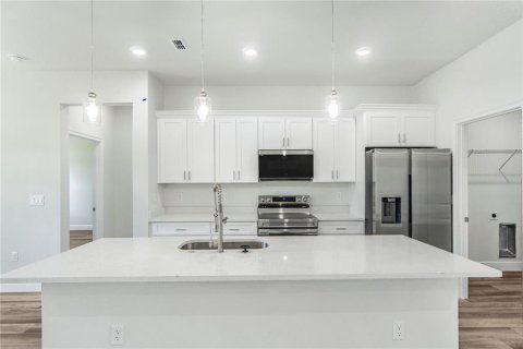 House in Ocala, Florida 4 bedrooms, 181.35 sq.m. № 2211168 - photo 6