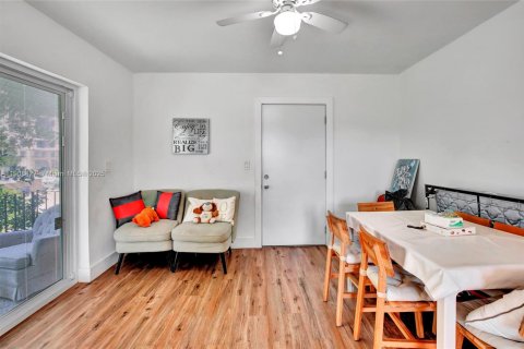 Снять в аренду квартиру в Майами, Флорида 2 спальни, 79.9м2, № 1966738 - фото 4