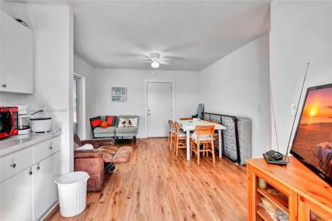 Снять в аренду квартиру в Майами, Флорида 2 спальни, 79.9м2, № 1966738 - фото 6