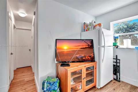 Снять в аренду квартиру в Майами, Флорида 2 спальни, 79.9м2, № 1966738 - фото 3