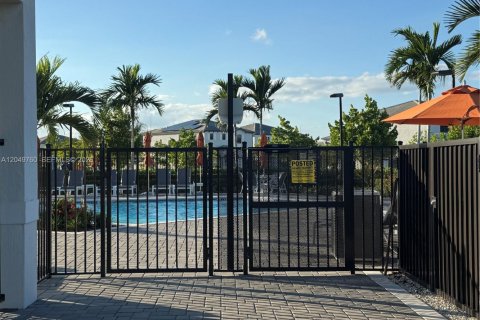 Touwnhouse à vendre à Homestead, Floride: 3 chambres, 123.37 m2 № 2145923 - photo 4