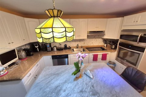 House in Hollywood, Florida 3 bedrooms, 116.59 sq.m. № 1776133 - photo 11
