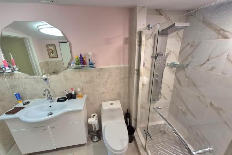 House in Hollywood, Florida 3 bedrooms, 116.59 sq.m. № 1776133 - photo 19