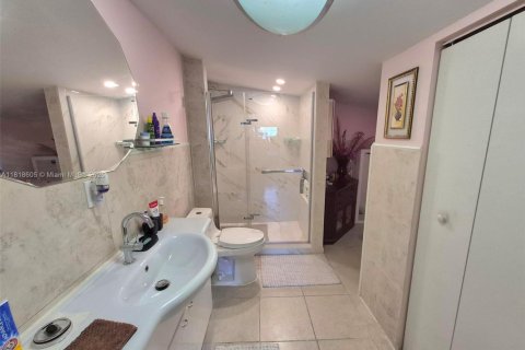 House in Hollywood, Florida 3 bedrooms, 116.59 sq.m. № 1776133 - photo 20