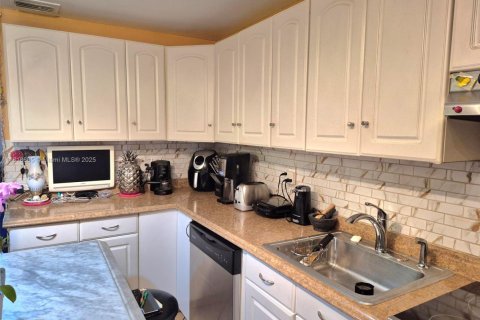 House in Hollywood, Florida 3 bedrooms, 116.59 sq.m. № 1776133 - photo 15
