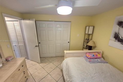 House in Hollywood, Florida 3 bedrooms, 116.59 sq.m. № 1776133 - photo 24