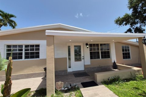 House in Hollywood, Florida 3 bedrooms, 116.59 sq.m. № 1776133 - photo 5