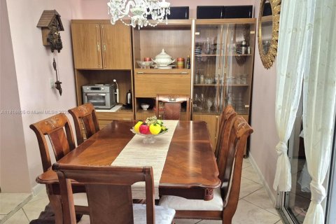House in Hollywood, Florida 3 bedrooms, 116.59 sq.m. № 1776133 - photo 16