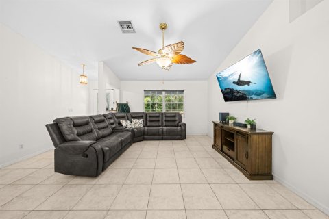 House in Vero Beach, Florida 3 bedrooms, 148.64 sq.m. № 2391972 - photo 14