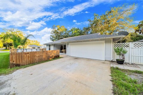 House in Vero Beach, Florida 3 bedrooms, 148.64 sq.m. № 2391972 - photo 5