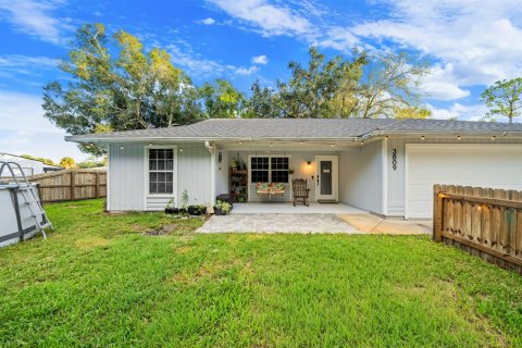 House in Vero Beach, Florida 3 bedrooms, 148.64 sq.m. № 2391972 - photo 8