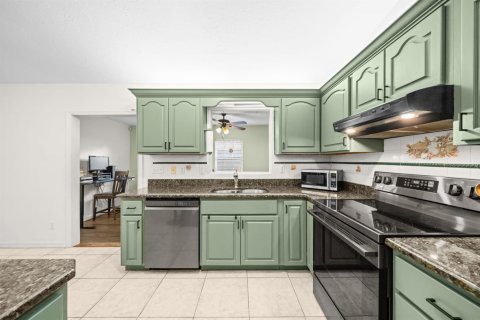 House in Vero Beach, Florida 3 bedrooms, 148.64 sq.m. № 2391972 - photo 18