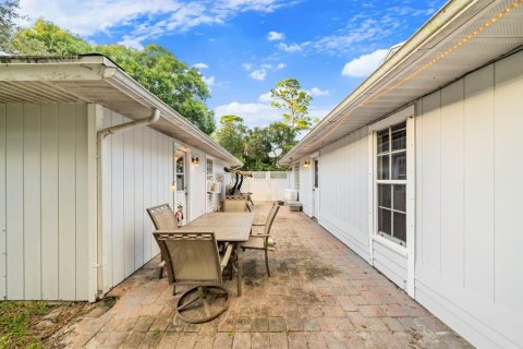 House in Vero Beach, Florida 3 bedrooms, 148.64 sq.m. № 2391972 - photo 12