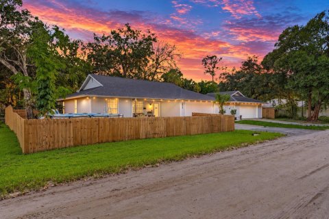 House in Vero Beach, Florida 3 bedrooms, 148.64 sq.m. № 2391972