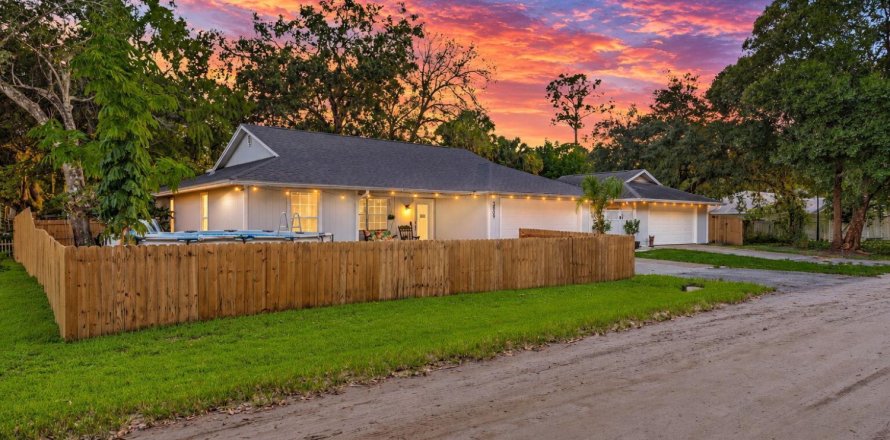 House in Vero Beach, Florida 3 bedrooms, 148.64 sq.m. № 2391972