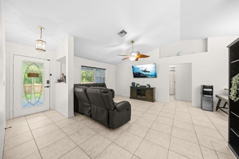 House in Vero Beach, Florida 3 bedrooms, 148.64 sq.m. № 2391972 - photo 13