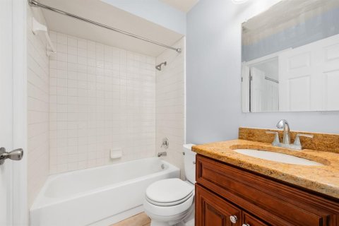Townhouse in Gainesville, Florida 2 bedrooms, 111.76 sq.m. № 1853702 - photo 12