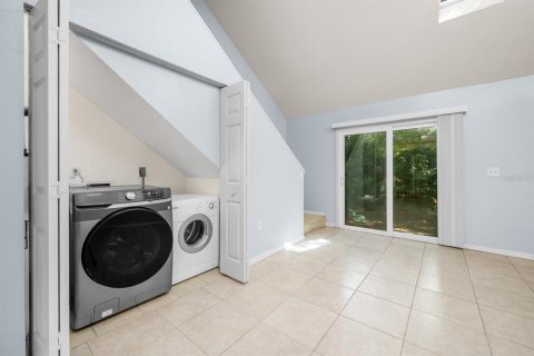 Townhouse in Gainesville, Florida 2 bedrooms, 111.76 sq.m. № 1853702 - photo 10