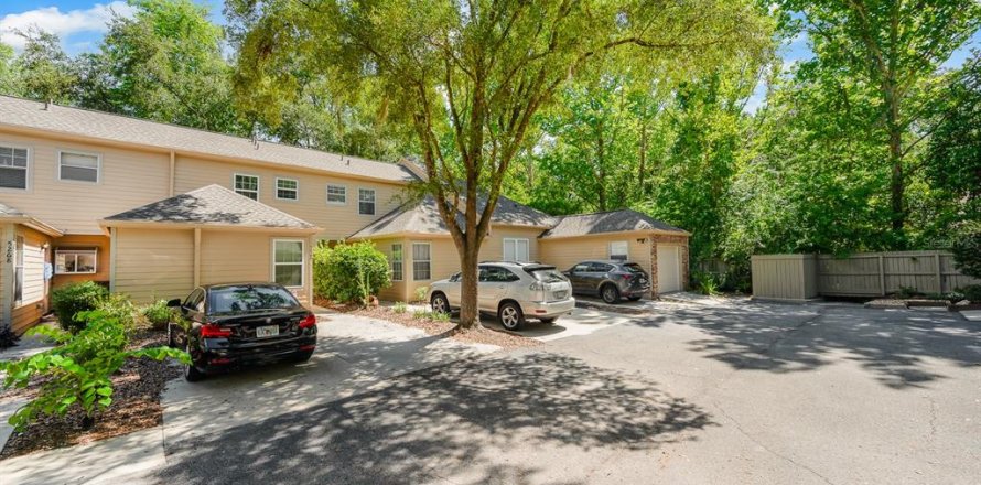 Townhouse in Gainesville, Florida 2 bedrooms, 111.76 sq.m. № 1853702