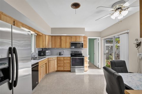 Casa en venta en Plantation, Florida, 4 dormitorios, 234.11 m2 № 1986827 - foto 17