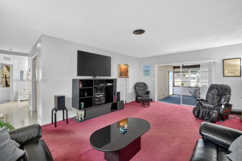 Casa en venta en Plantation, Florida, 4 dormitorios, 234.11 m2 № 1986827 - foto 13