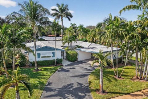 Casa en venta en Plantation, Florida, 4 dormitorios, 234.11 m2 № 1986827 - foto 1