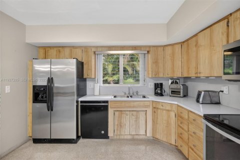 Casa en venta en Plantation, Florida, 4 dormitorios, 234.11 m2 № 1986827 - foto 21