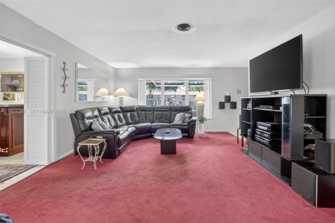 Casa en venta en Plantation, Florida, 4 dormitorios, 234.11 m2 № 1986827 - foto 11