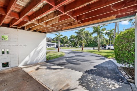 Casa en venta en Plantation, Florida, 4 dormitorios, 234.11 m2 № 1986827 - foto 9