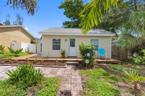 House in Saint Petersburg, Florida 3 bedrooms, 82.5 sq.m. № 2362659 - photo 28