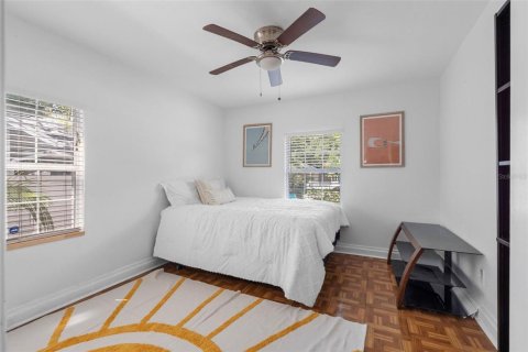 House in Saint Petersburg, Florida 3 bedrooms, 82.5 sq.m. № 2362659 - photo 8