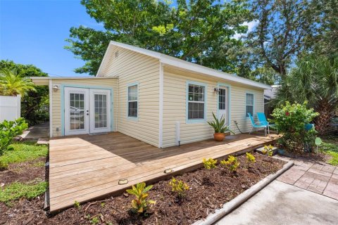 House in Saint Petersburg, Florida 3 bedrooms, 82.5 sq.m. № 2362659 - photo 29