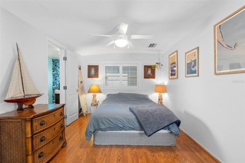 House in Saint Petersburg, Florida 3 bedrooms, 82.5 sq.m. № 2362659 - photo 23