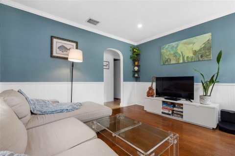 House in Saint Petersburg, Florida 3 bedrooms, 82.5 sq.m. № 2362659 - photo 4