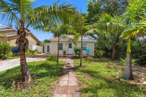 House in Saint Petersburg, Florida 3 bedrooms, 82.5 sq.m. № 2362659