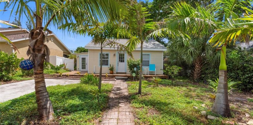 House in Saint Petersburg, Florida 3 bedrooms, 82.5 sq.m. № 2362659
