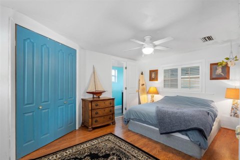 House in Saint Petersburg, Florida 3 bedrooms, 82.5 sq.m. № 2362659 - photo 24
